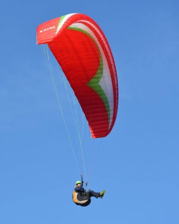 cropped-paragliding-3305629_1920-1-1.jpg